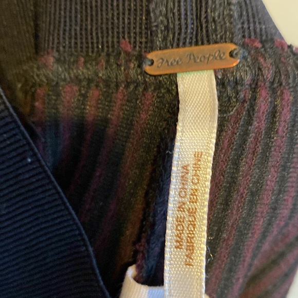 Free People velvet-like pinstriped leggings / joggers. - Picture 4 of 4